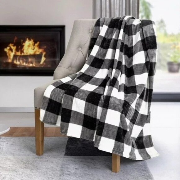 New Buffalo Plaid Black & White Ribbed Plush Throw Blanket - Picture 1 of 1